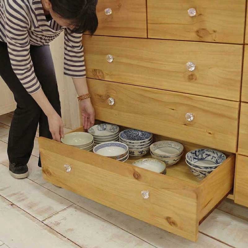 低い食器棚