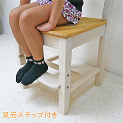 お子様にも安心の無垢パインチェア
