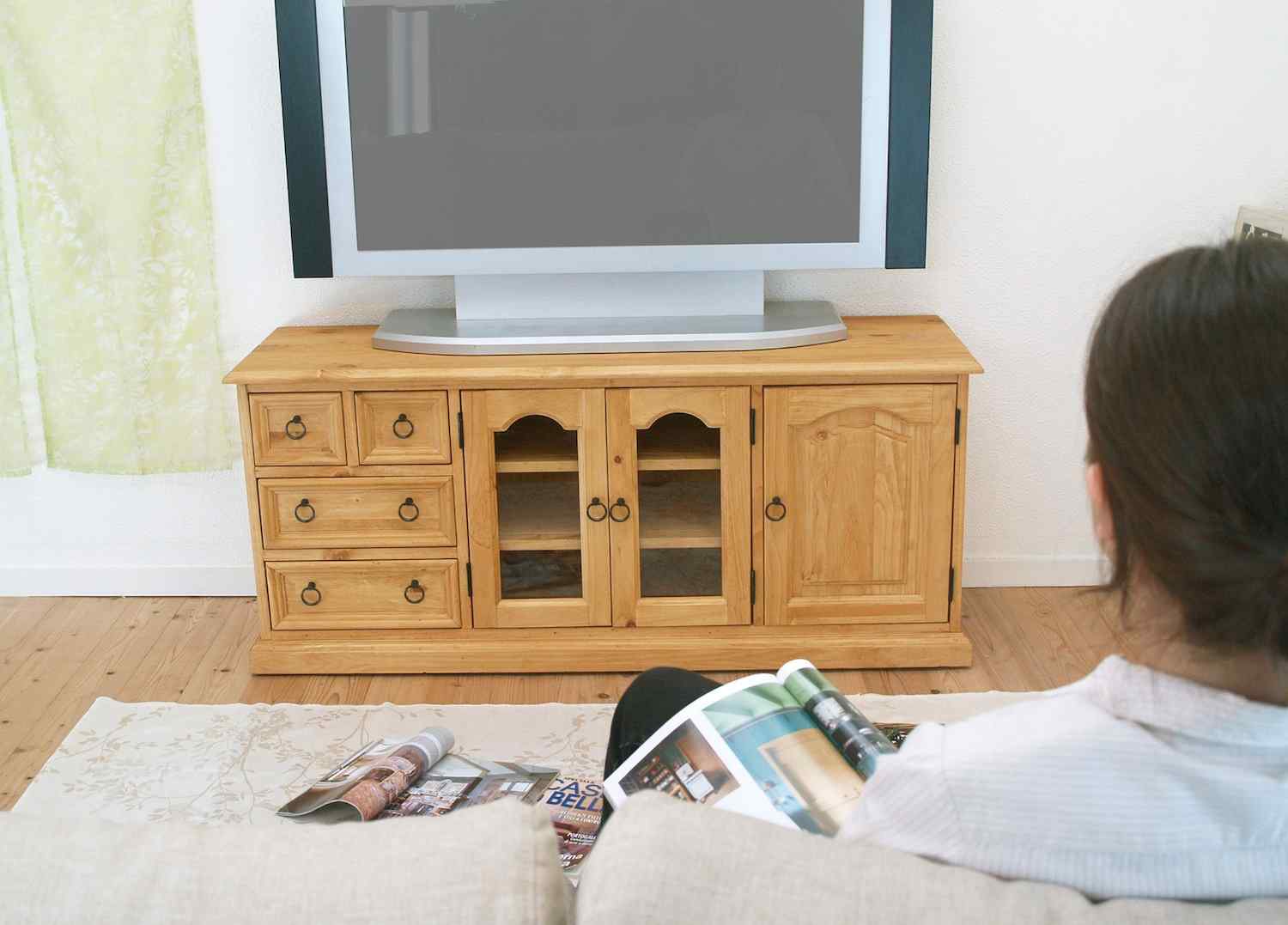 カントリーテレビ台｜ソファや椅子から見やすい高さ60cm｜幅135cm