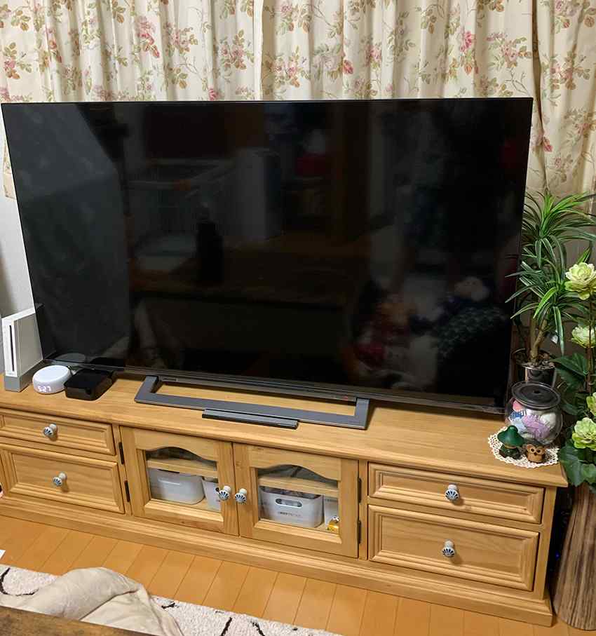 無垢家具の魅力たっぷりのコーナーテレビ台