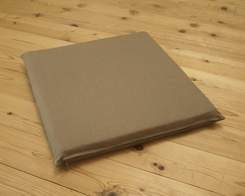 ラテックスクッションカバー付き